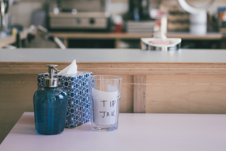 Современный этикет: как вести себя в ресторанах и в гостях