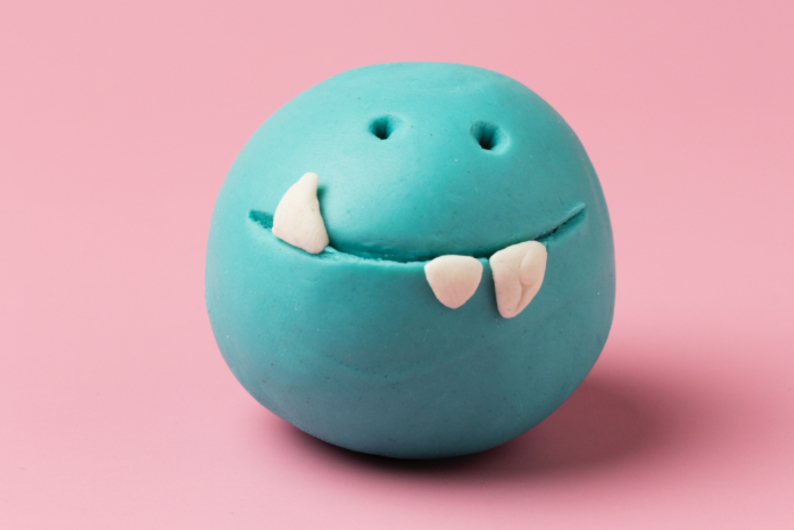 «Даун», «идиот» и «псих»: что такое психофобная лексика